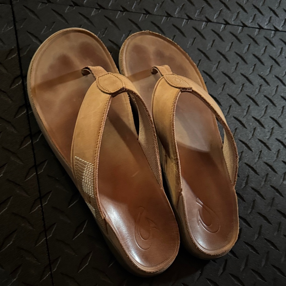 OluKai Men's Brown Flip-Flops